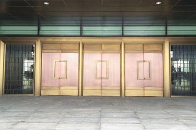 想要延長別墅銅門的使用壽命，就要做好保養工作