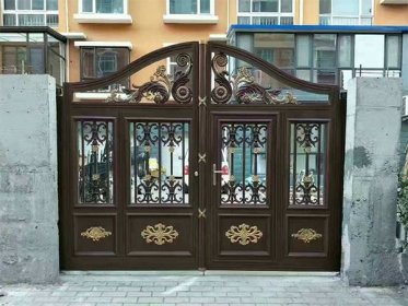 濟南鐵藝大門也是需要進行搭配的