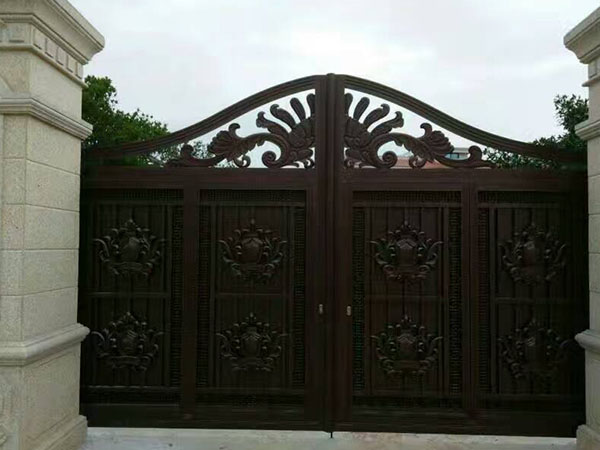 濟(jì)南鋁藝大門安裝案例 濟(jì)南鋁藝大門安裝案例